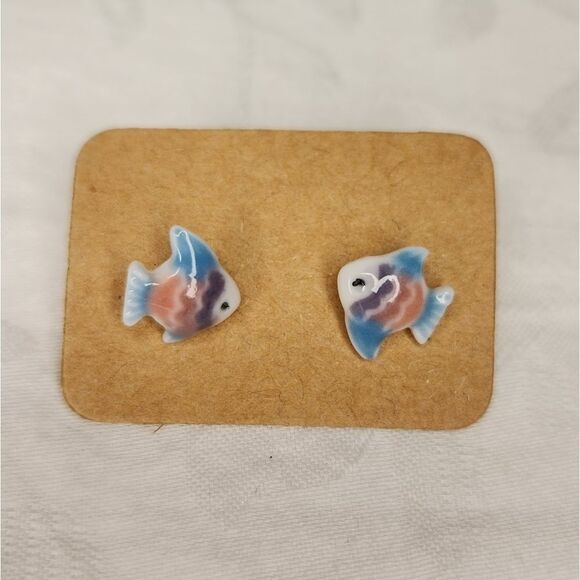 tiny aquatic Angelfish earrings - Picture 1 of 3